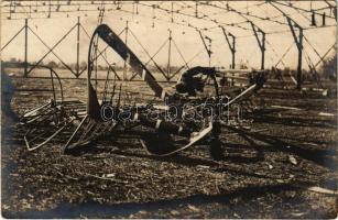 Verbranntes Aeroplan / WWI Austro-Hungarian K.u.K. military, destroyed aircraft. photo (ragasztónyom / glue mark)