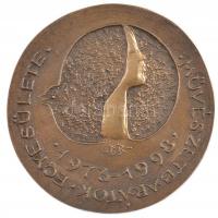 Búza Barna (1910-2010) 1998. Budapesti Művészetbarátok Egyesülete 1973-1998 egyoldalas, öntött bronz emlékérem (84mm) T:1-