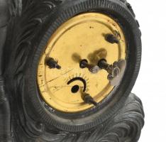 Figurális lovag, asztali óra, mechanikus szerkezettel, működik, korának megfelelő sérülésekkel. M: 3...