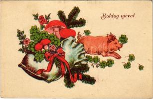Boldog Újévet! / New Year greeting art postcard with pig, clovers and mushroom (EK)