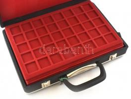 Éremtartó koffer 6 db klf osztású éremtartó tálcával. 25x37 cm