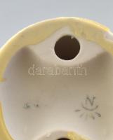 Rokokó pár, asztali dísz kézzel festett porcelán figurákkal. Jelzett, kopásnyomokkal, az egyik figur...