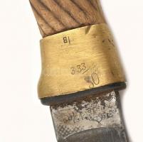 cca 1929 Szovjet kozák saska, a markolaton stilizált szovjet címerrel, jelzett, kis csorbákkal, a fe...