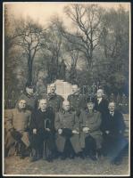 cca 1904 Ludovikás katonák keményhátú kabinetfotója (17x11 cm), 1942 Ludovikás tisztek találkozója. ...