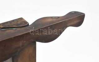 Deim Pál (1932-2016): Golgota.
Patinázott bronz. Jelzés nélkül. 24,5x24,5x37.5cm