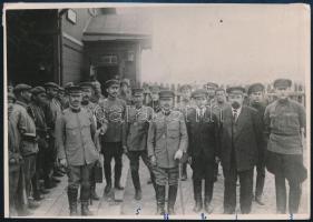 1920 Japán és orosz katonatisztek megbeszélése ciril nyelven feliratozott fotó / Japanese and Russian soldiers photo 18x13 cm