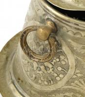 Közel-keleti réz fedeles doboz, jelzett, kopott, 22x18cm