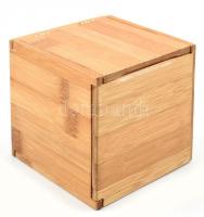 Három emeletes fa ékszertartó doboz, benne tartalommal, bross, fülbevaló, karkötő. 14x13x12cm