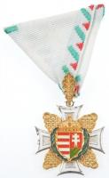 1996. "A Tiszti Szolgálati Jel I. fokozata" zománcozott, aranyozott és ezüstözött kitüntetés mellszalagon, eredeti tokban T:1- 1996. "Distinction for an Officer in Service, 1st Grade" enamelled, gold and silver plated decoration on ribbon in original case C:AU