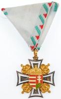 1996. "A Tiszti Szolgálati Jel II. fokozata" zománcozott, aranyozott, ezüstözött tombak kitüntetés mellszalagon, dísztokban T:1- Hungary 1996. "Officer Service Sign II. degree" enamelled, gilt, silvered medal on ribbon, in case C:AU NMK 795.