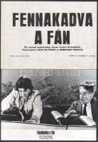 1970 ,,Fennakadva a fán című francia film jelenetei és szereplői (köztük Louis de Funes, Gereldine Chaplin), 13 db vintage produkciós filmfotó, ezüst zselatinos fotópapíron, a használatból eredő kisebb hibákkal, + hozzáadva 1 db szöveges kisplakát, 18x24 cm