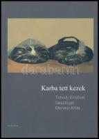 Karba tett kezek. Tolvaj Ernővel beszélget Menesi Attila. A festőművész, Tolvaly Ernő (1947-2008) által DEDIKÁLT példány. Bp., 2008., Trivia. Kiadói papírkötés.