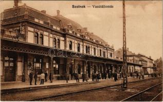 1915 Szolnok, Vasútállomás. Vasúti levelezőlapárusítás 4186. (EK)