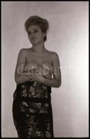 Partiképes lányok, asszonyok feliratú dobozból 13 db vintage NEGATÍV, a felvételek eltérő időben kés...