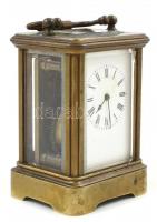 Aiguilles antik francia utazó óra, XIX. sz. Réz, jelzett szerkezettel, fazettált üveggel. Bőr borítá...