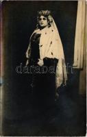 1916 Lady. photo (fl)