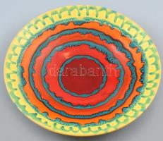 Színes mázakkal festett retró kerámia tányér, kopásnyomokkal, jelzés nélkül, d: 27 cm