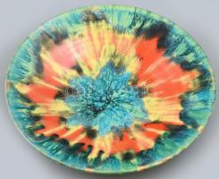 Színes mázakkal festett retró kerámia tányér, kopásnyomokkal, jelzés nélkül, d: 28 cm