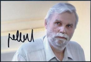 Mellár Tamás (1954-) magyar közgazdász aláírása az őt ábrázoló képen