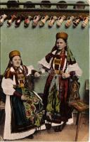 Torockói népviselet, pártás leányok / Mädchen mit Kopfputz aus Toroczkó (Siebenbürgen) / Transylvanian folklore from Rimetea (EK)