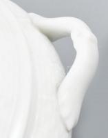 Herendi főzelékes tál kelbimbós fedővel. Fehér mázas, jelzett, hibátlan, d: 24 cm