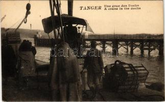 Tangier, Tanger; Une grue des Docks / A crane in the docks