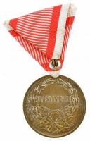 1917. "Ezüst Vitézségi Érem I. osztálya" ezütözött Br kitüntetés mellszalagon. Szign.: Sch...