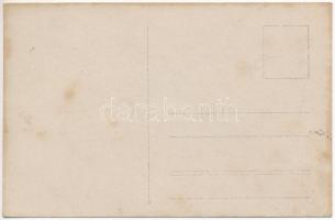 Sérült osztrák-magyar haditengerészeti hidroplán roncs a parton (K 173 lajstromjellel) / K.u.K. Krie...