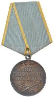 Szovjetunió 1938. "Katonai érdemekért" fém kitüntetés eredeti mellszalagon T:2 Soviet Union 1938. "For battle merit" metal medallion with original ribbon C:XF