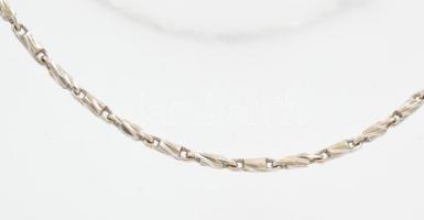 Ezüst(Ag) fantáziaszemes nyaklánc, jelzett, h: 42 cm, nettó: 13,9 g