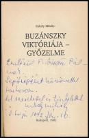 Kukely Mihály: Buzánszky Viktóriája - győzelme. Bp., 1991, Viktória Ügynökség. Fekete-fehér fotókkal...