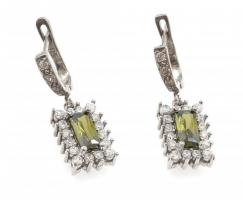 Ezüst(Ag) zöld köves fülbevalópár, jelzett, h: 3 cm, bruttó: 5,78 g