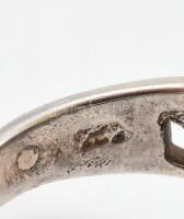 Ezüst(Ag) gyűrű gyökérsmaragddal ékítve, jelzett, méret: 56, bruttó: 10,9 g