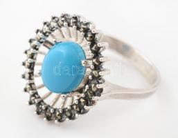 Ezüst(Ag) gyűrű kék kővel, jelzett, méret: 55, bruttó: 3,88 g