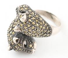 Ezüst(Ag) leopárdfejes gyűrű, jelzett, méret: 58, bruttó: 15,73 g