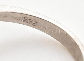 Ezüst(Ag) gyűrű és medál zöld kővel, jelzett, méret: 53, bruttó: 5,54 g