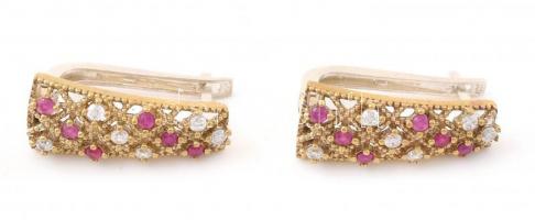 Ezüst(Ag) fülbevalópár szintetikus rubinnal, jelzett, h: 2,5 cm, bruttó: 5,6 g