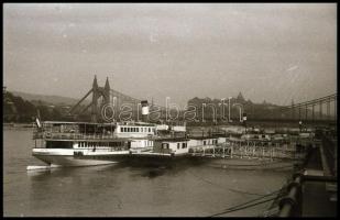 cca 1940 34 db nagyrészt budapesti, városképes Leicával készített fotónegatív negatív tartóban. BNV ...