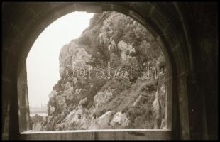 cca 1940 34 db nagyrészt budapesti, városképes Leicával készített fotónegatív negatív tartóban. BNV ...