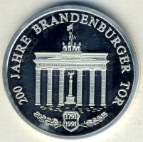 NSZK 1991. "A béke diadala - 200 éves a brandenburgi kapu" Ag 8,4g T:PP