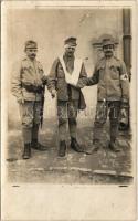 ~1915 Magyar sebesült katona a sebesült szállítókkal / WWI K.u.k. Hungarian injured soldier with ambulance team. photo (fl)