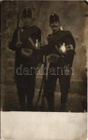 ~1916 Magyar sebesült vivők puskával / WWI K.u.k. Hungarian ambulance soldiers with guns. photo (EK)
