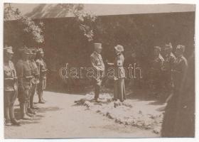 ~1916 Auguszta főhercegnő, mint Vöröskeresztes előkelőség megszemlél egy osztrák-magyar csapatot / Princess Auguste of Bavaria visiting a K.u.k. military camp. photo (8,2 x 5,8 cm) (fl)