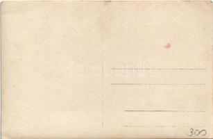 Magyar Vöröskeresztes nővérek kórház kertjében / WWI Hungarian Red Cross nurses in the hospital'...