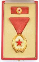 1964. "Munka Érdemrend" arany fokozata, aranyozott, zománcozott bronz kitüntetés mellszala...
