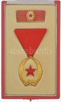 1964. &quot;Munka Érdemrend&quot; arany fokozata, aranyozott, zománcozott bronz kitüntetés mellszalagon, miniatűrrel, eredeti tokban T:1-,2  Hungary 1964. &quot;Order of Labour&quot; golden grade, golded, enamelled bronze decoration, with ribbon and thin ribbon, in original case C:AU,XF NMK 599.