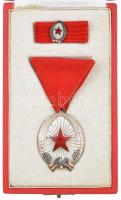 1964. "A Munka Érdemrend" ezüstözött fokozata, zománcozott, ezüstözött bronz kitüntetés me...