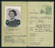 1937 Magyar Királyság által kiállított fényképes útlevél izraelita vallású házaspár számára, 2 db