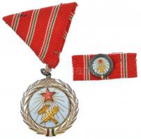 1954. Munka Érdemérem zománcozott bronz kitüntetés mellszalagon, szalagsávval T:2,2- zománchiba NMK 606.
