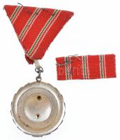 1954. "Munka Érdemérem" zománcozott bronz kitüntetés mellszalagon, szalagsávval T:2,2- zom...